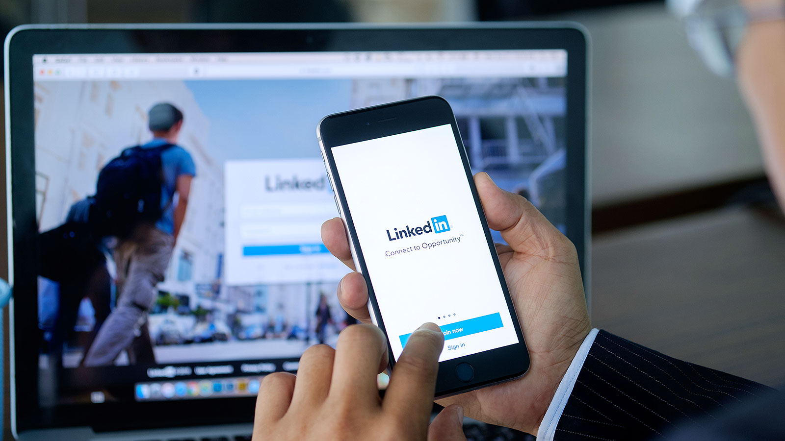 how to write a strong and powerful LinkedIn profile summary